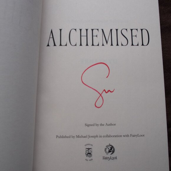 **SIGNED** Alchemised by SenLinYu, FairyLoot Exclusive (See Photos) - Picture 3 of 16